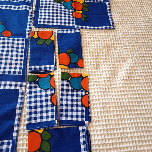 Vintage linen tablecloth 120x118 cm with 6 blue checkered fruit napkins like new