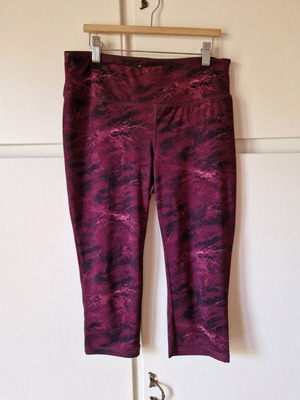 Crivit sports leggings in burgundy, like new, size M/L