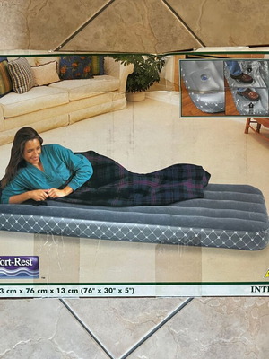 Intex inflatable single air mattress like new with fiber technology