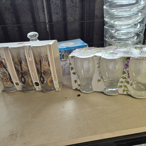 Various crystal and glass items like new, set of 85 pieces