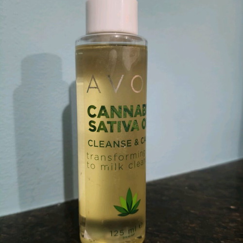 Avon Sativa Oil Cleanse & Calm Transforming Oil to Milk Cleanser like new 125 ml
