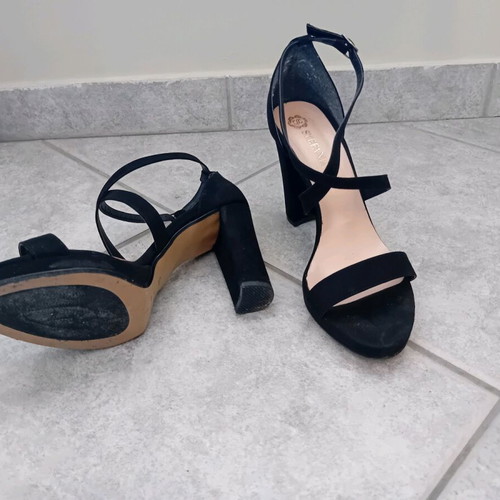 Stefania black sandals with thick stable heel like new, size 40