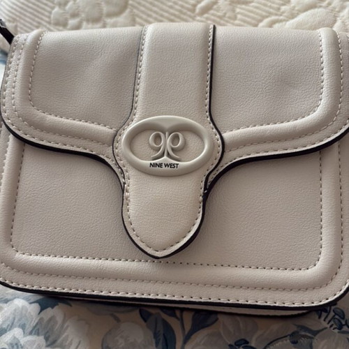 Nine West crossbody bag cream like new with case