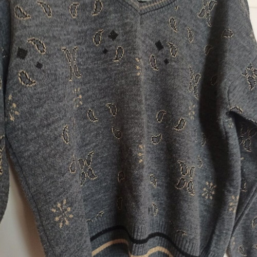 Boho gray V-neck sweater with patterns like new, one size