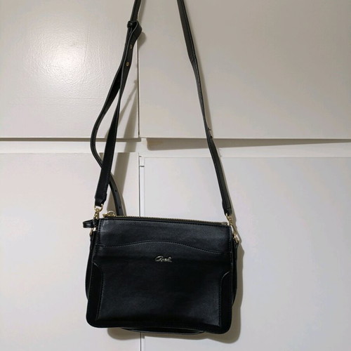 Axel shoulder bag black like new