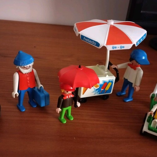 Playmobil 1974 vintage set of 6 old figures used