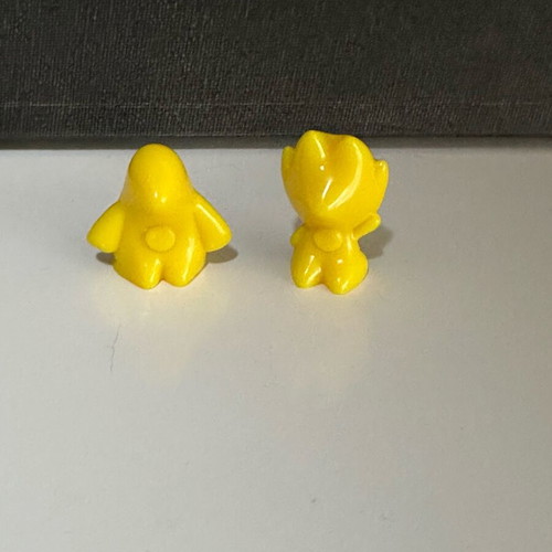 Gogo’s Crazy Bones yellow mini figures like new, collectible 2000s set