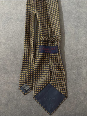 Silk tie like new
