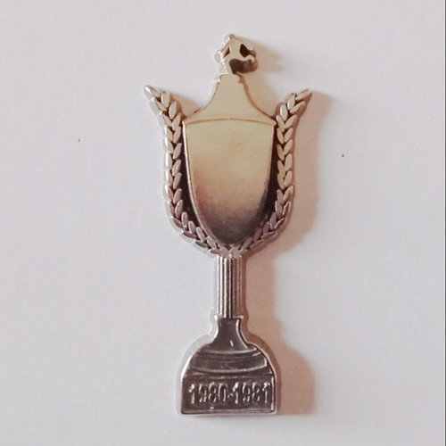 Olympiacos 17th Cup miniature like new, Protathlitis newspaper