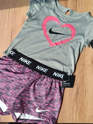 Nike παιδικό αθλητικό σετ καινούργιο, μέγεθος 3-4 ετών, γκρι και ροζ