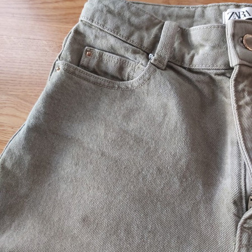 Zara mom fit jeans size 34 like new, khaki color