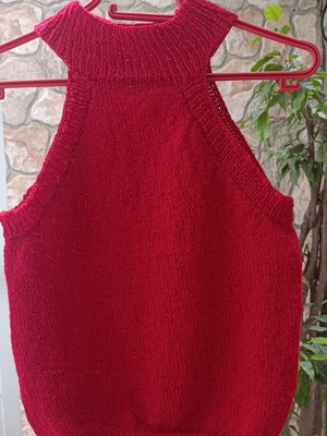 Handmade knitted top like new, red, one size