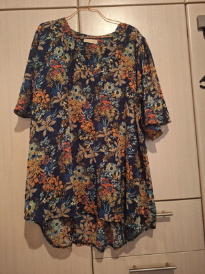 Roze floral blouse L/XL new, airy with V-neck