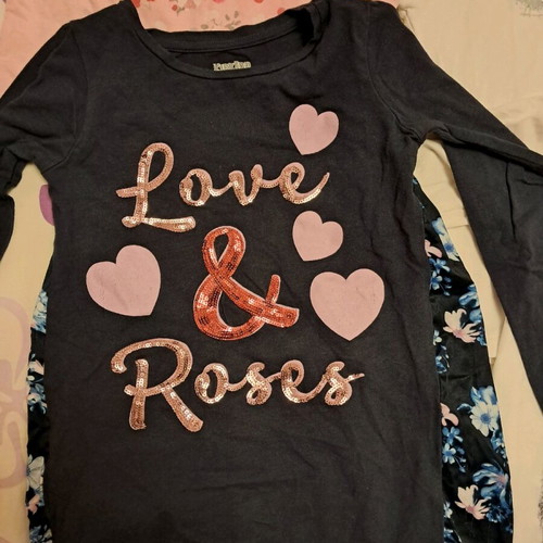Pack of 4 used blouses and 2 dresses for 5-year-old girls