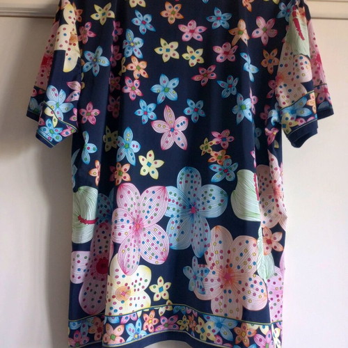 Floral blouse like new, size XL, with metallic stones