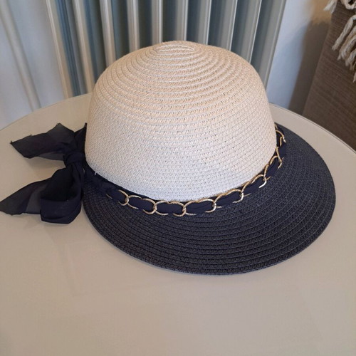 Hat size 58 like new