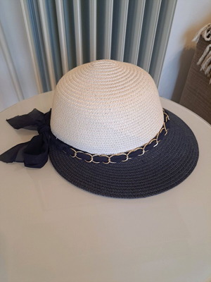 Hat size 58 like new