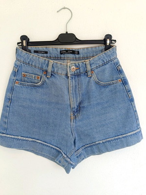 Τζιν σορτσάκι Bershka μπλε denim σαν καινούργιο, ψηλόμεσο No 36