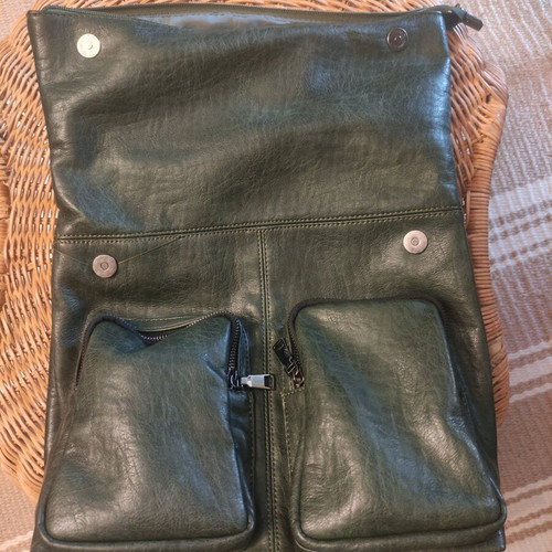 Limone backpack like new, spacious and lightweight, green