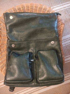 Limone backpack like new, spacious and lightweight, green
