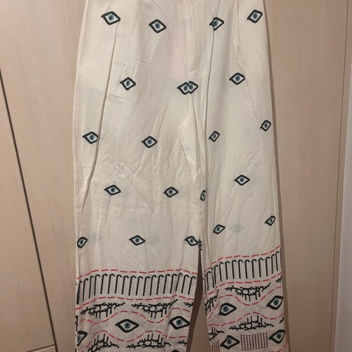 Karavan summer white pants with embroidered eyes, size Large
