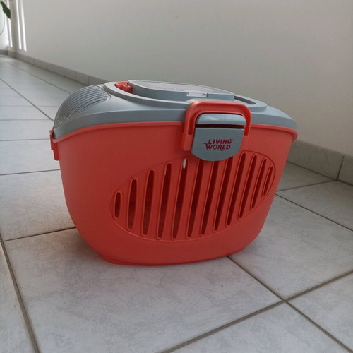 Pet carrier box like new