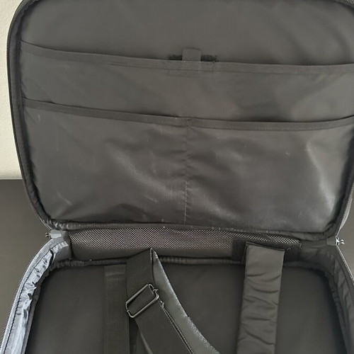 Laptop bag with shoulder strap like new, black