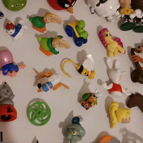 Figures used, single piece