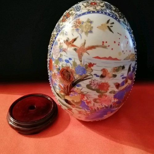 Satsuma egg vintage like new with moriage embossed decoration