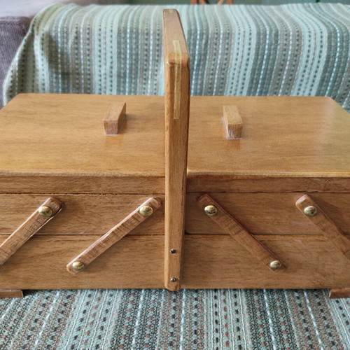 Wooden sewing box with handle, vintage style