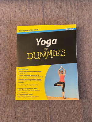 Книга Yoga for dummies като нова, на английски