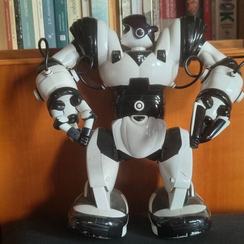 Robosapien robot used, functional without remote control