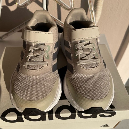Adidas Runfalcon 3.0 kids shoes new, size 29, beige