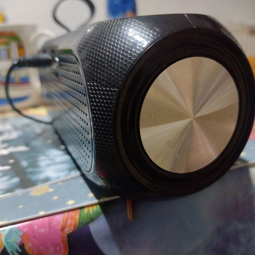 Bluetooth speaker radio like new