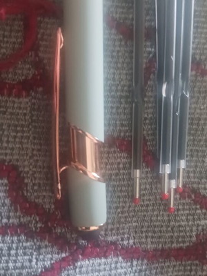 Green pen with gold details N2 and five replacement refills
