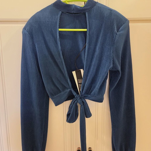 Blue Pink Woman long-sleeve crop top with shoulder cutout, new, size XS/S