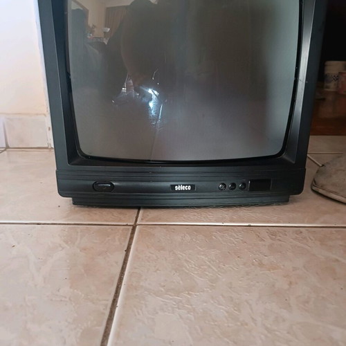 Seleco TV 14 inch used