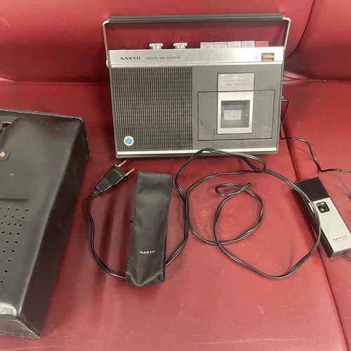 Sanyo cassette recorder used from 1968, working