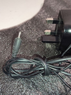 Φορτιστής Nokia αγγλικού τύπου.