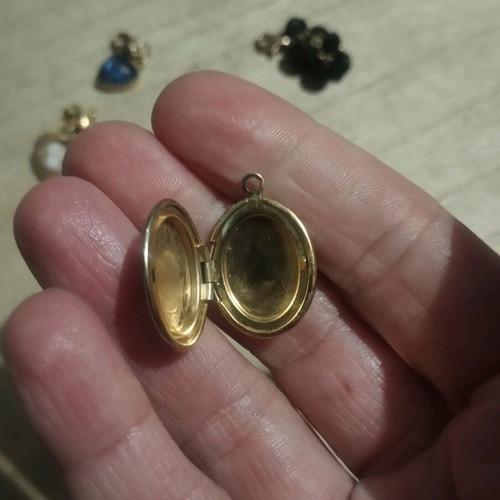 Old pendants used, set of 7 multicolored