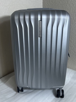 Samsonite Uplift σκληρή βαλίτσα καμπίνας με περιστρεφόμενους τροχούς σε ασημί
