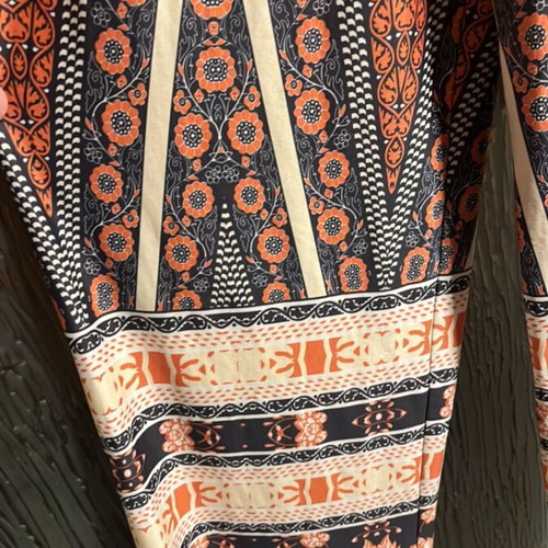 Women's jumpsuit like new, size L, colorful with ruffles