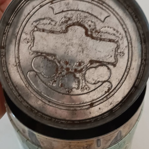 Metal box used from Germany 1997, diameter 10cm