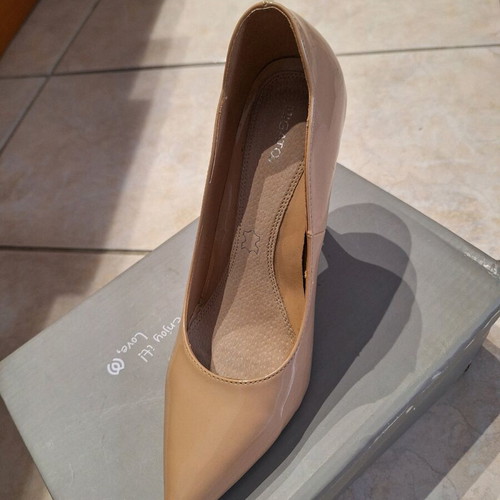 Migato nude patent leather pumps like new