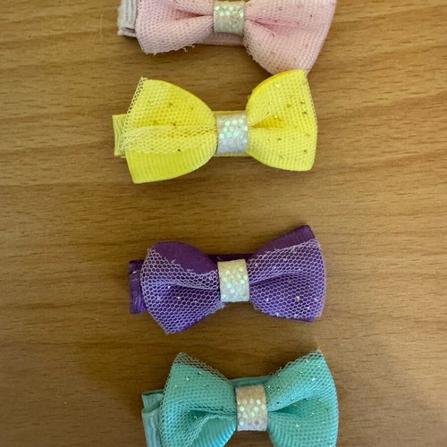 Hair clips for girls in 4 different colors like new