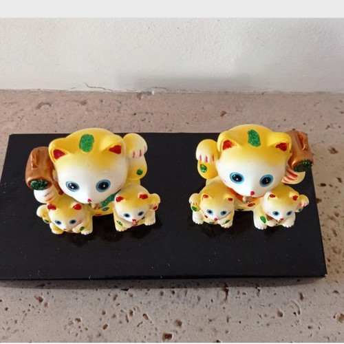 Small decorative Maneki Neko cats made of resin like new