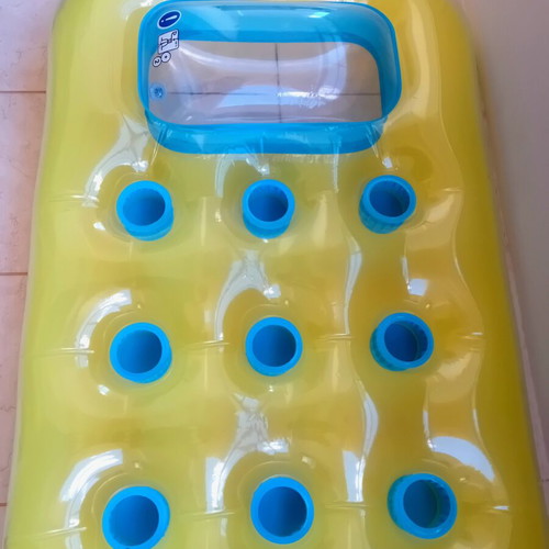 Inflatable beach mattress with suction cups like new, 1.85×0.75 m