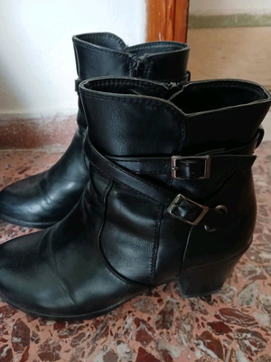 Voi&noi black boots size 39 like new