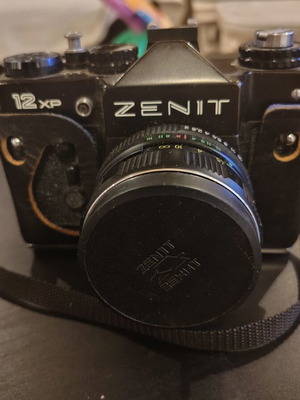 Φωτογραφική μηχανή Zenit με φλας