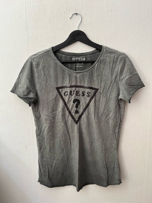 Guess T-shirt like new, size S-M, black and grey